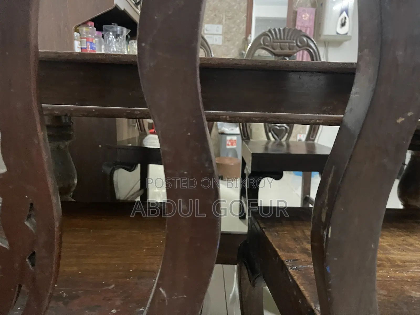 Solid Wooden Dining Table – Good Condition (6 Seater)