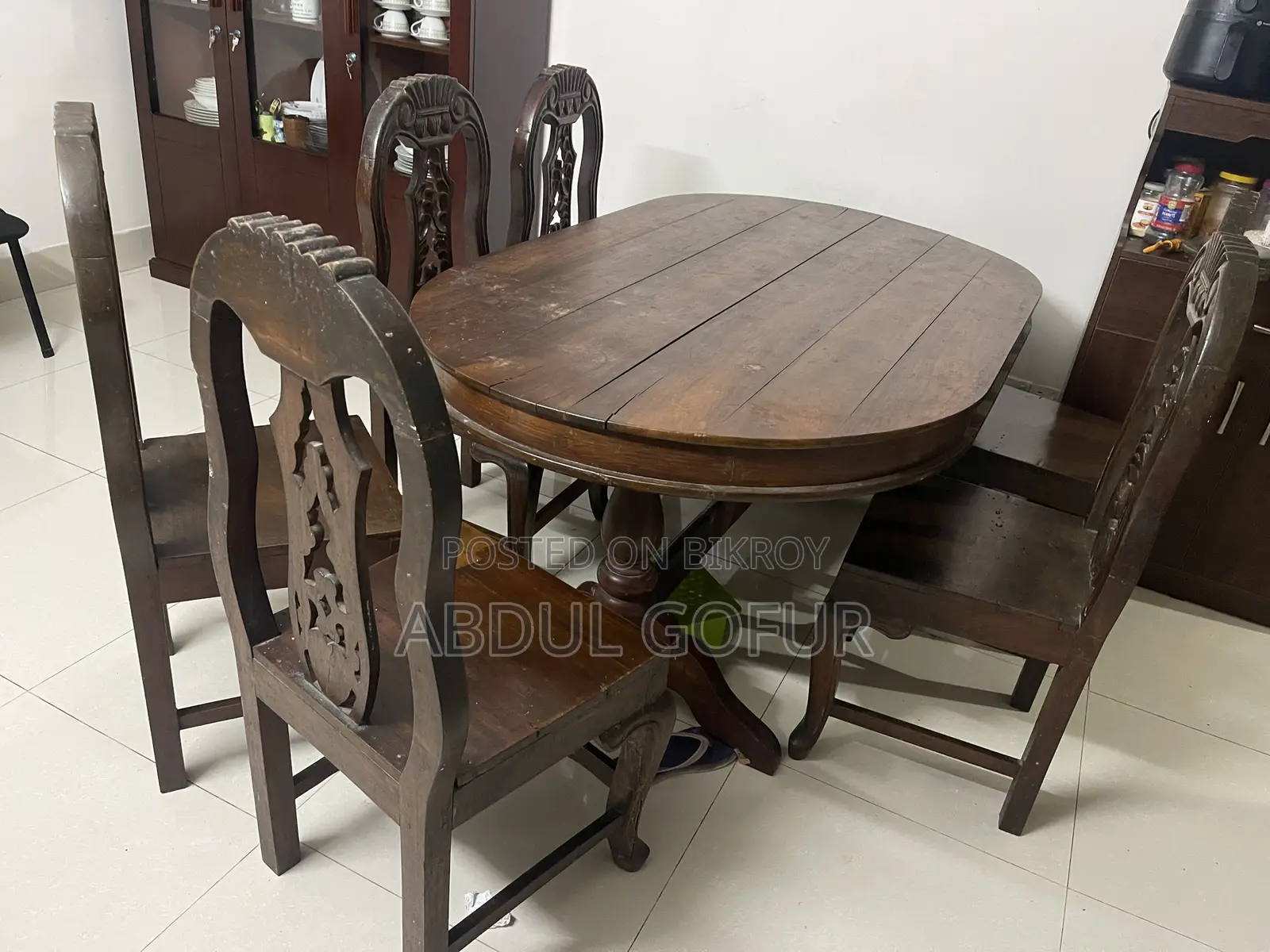 Solid Wooden Dining Table – Good Condition (6 Seater)