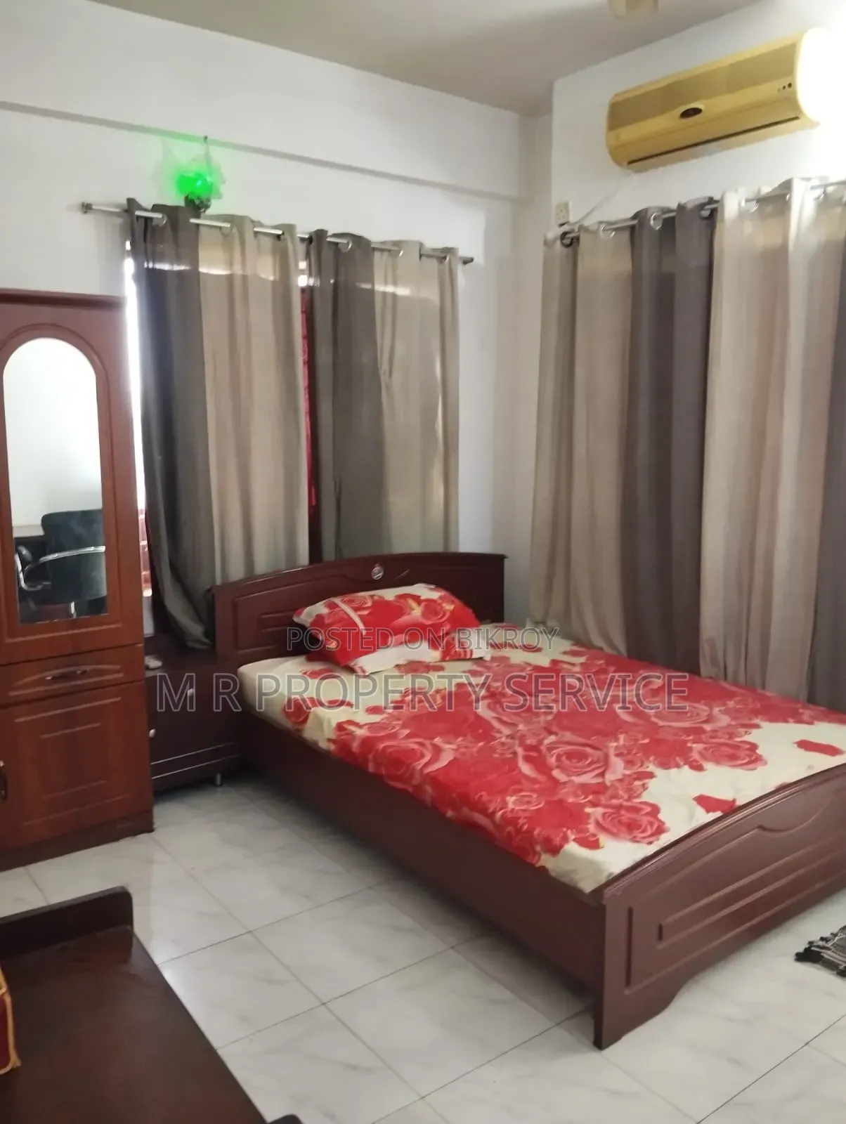 গুলশানে ভাড়ার জন্য ফার্নিশড ৩ বেডরুমের অ্যাপার্টমেন্ট