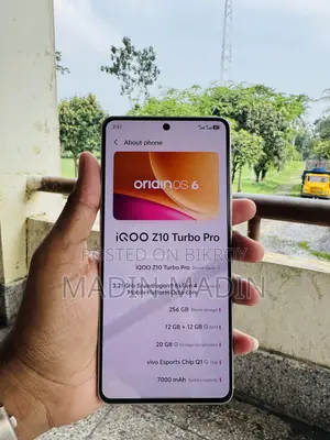 iQOO 256 GB Gold
