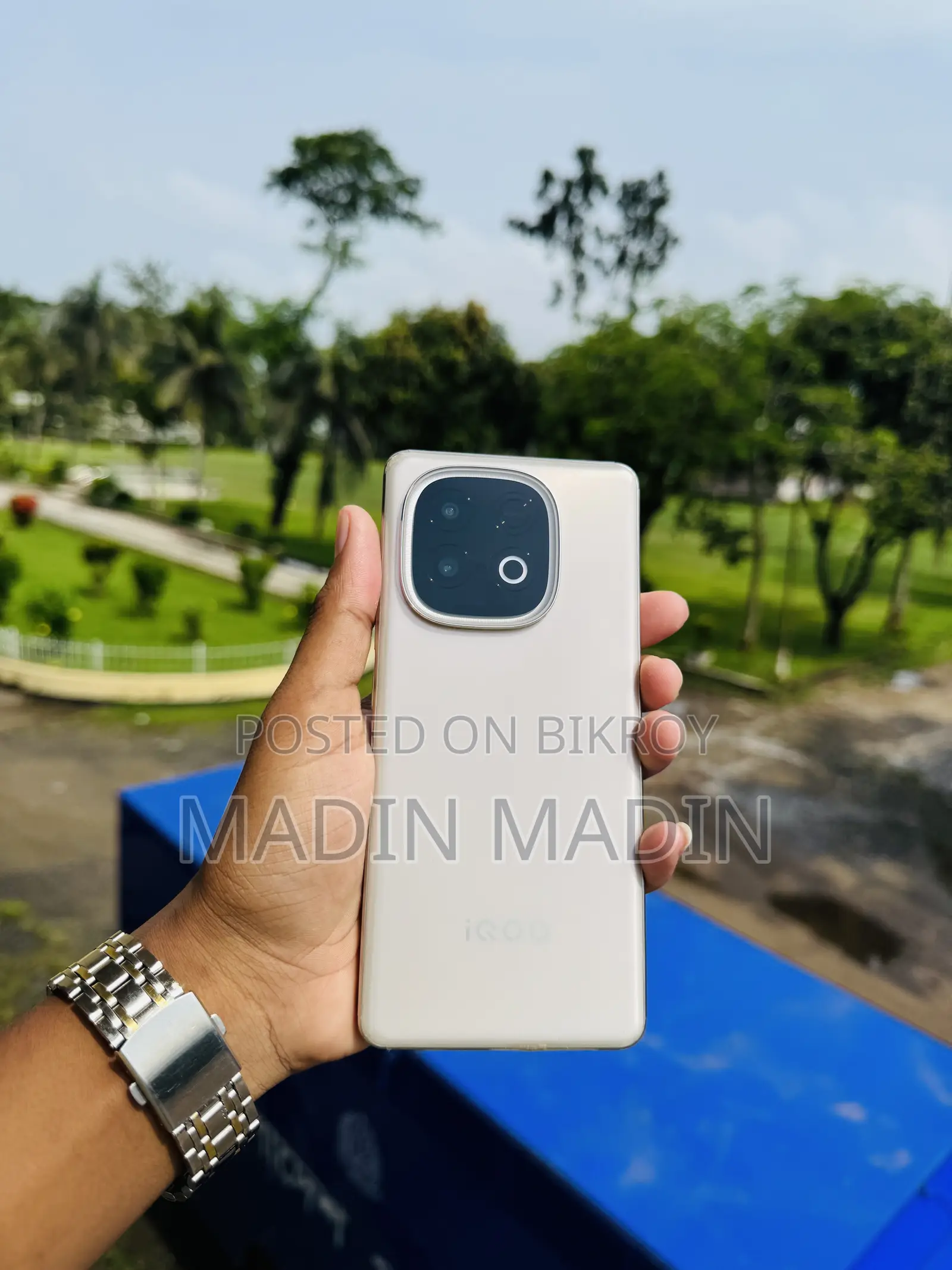 iQOO 256 GB Gold