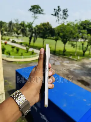 iQOO 256 GB Gold