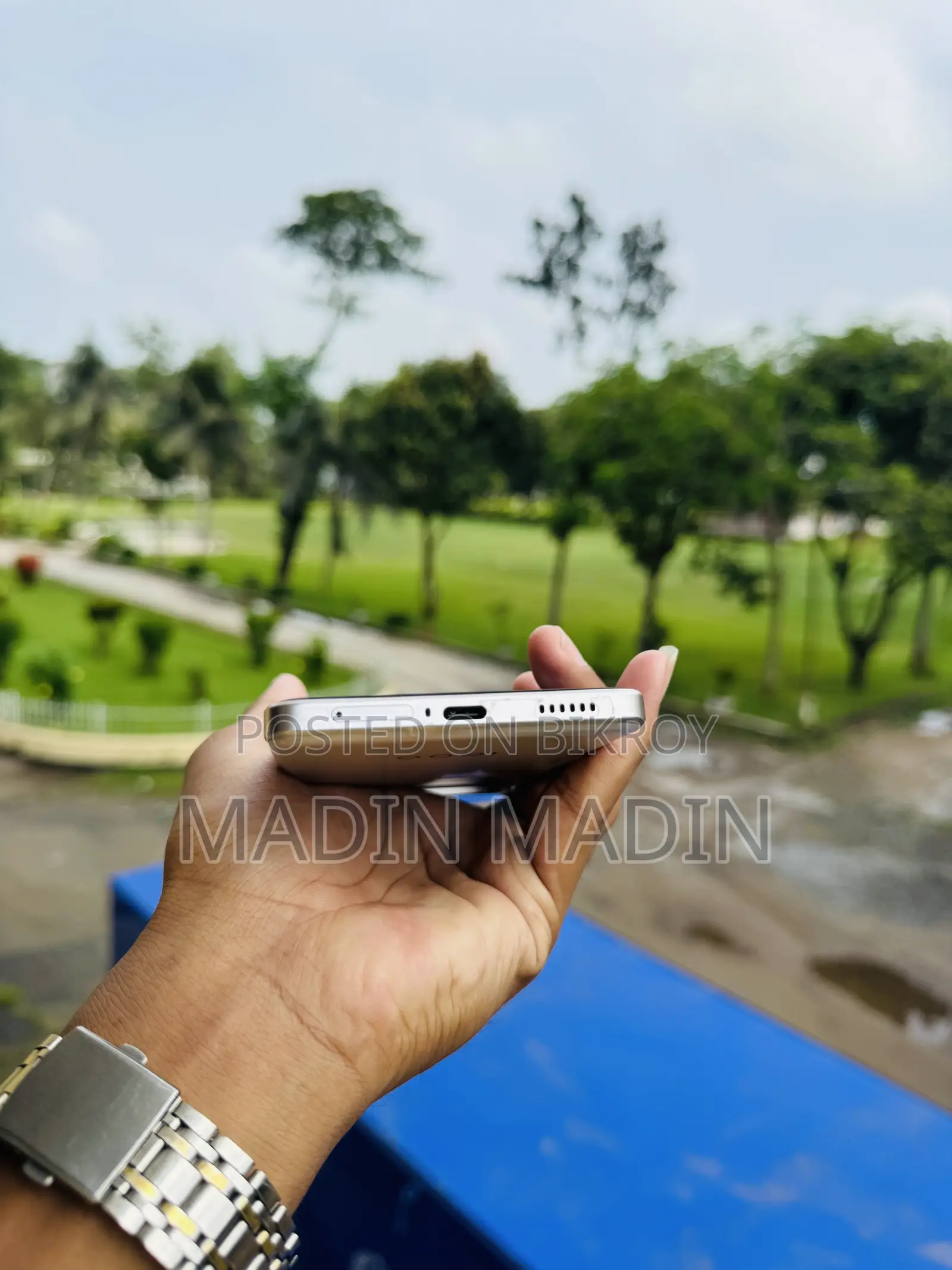 iQOO 256 GB Gold