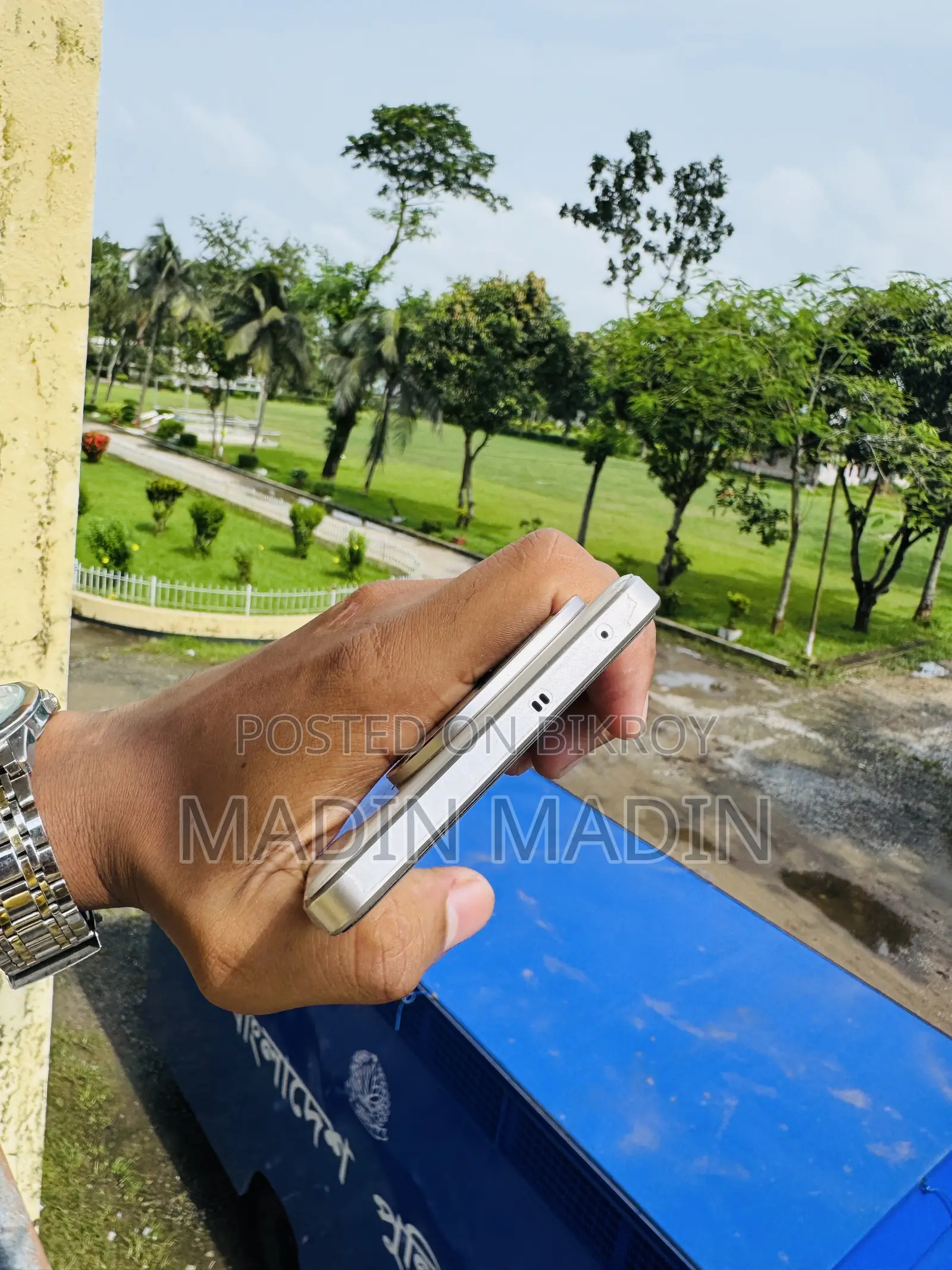 iQOO 256 GB Gold