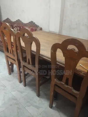 ভিক্টোরিয়া ডাইনিং টেবিল