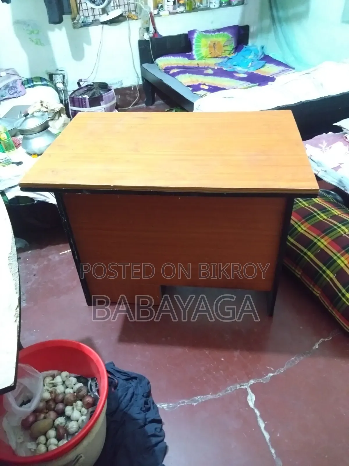 Table for sale. The drawer has a lock.