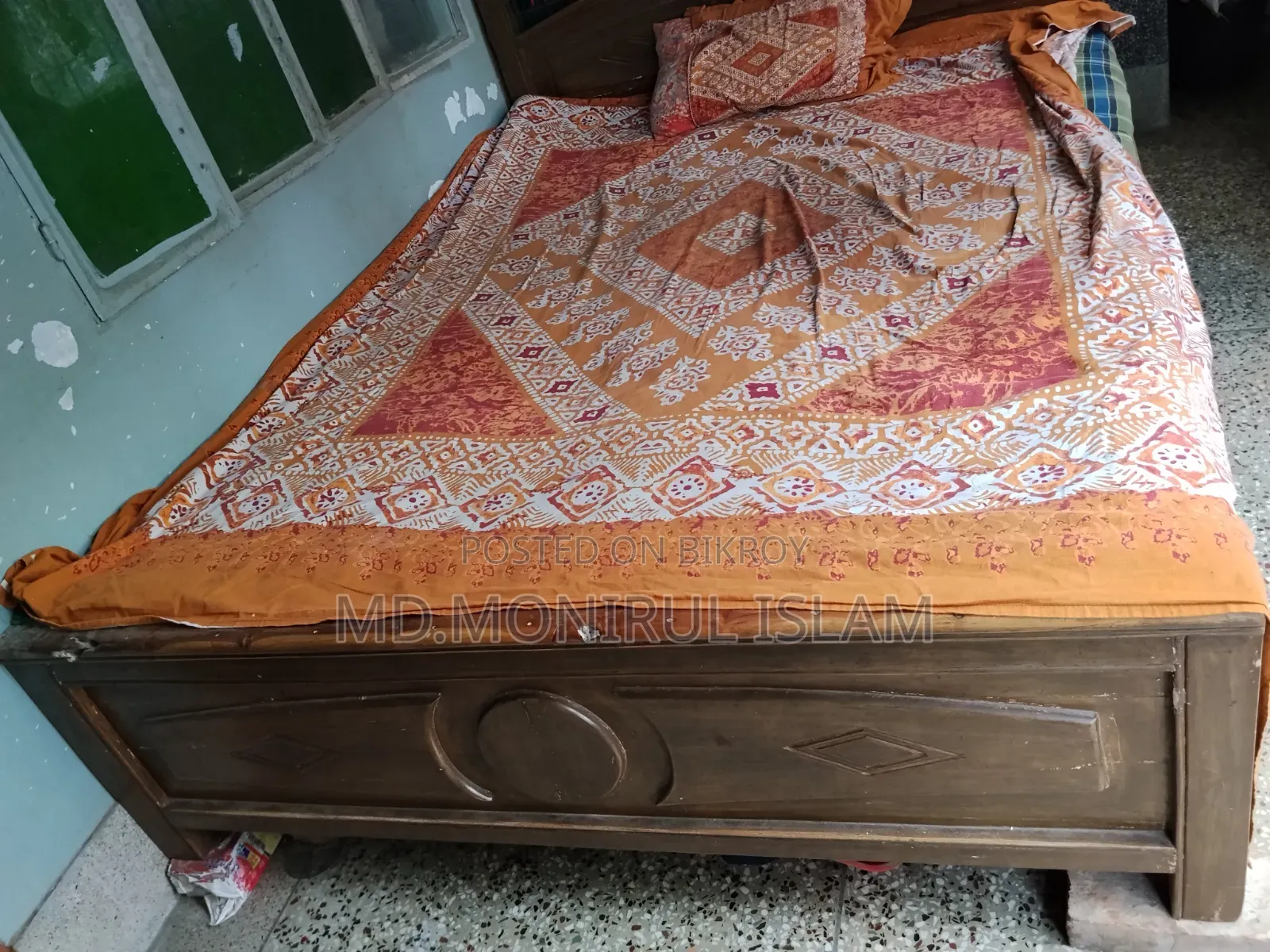 Bed 5 feet * 6 feet