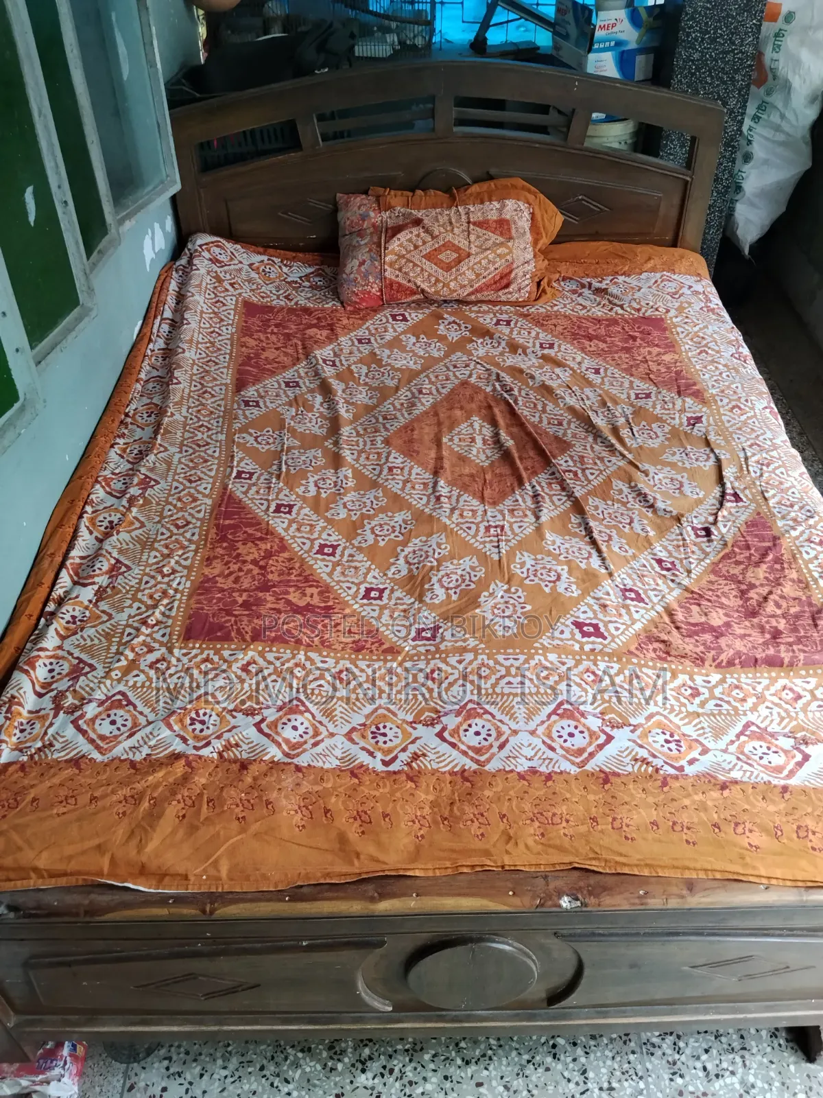 Bed 5 feet * 6 feet