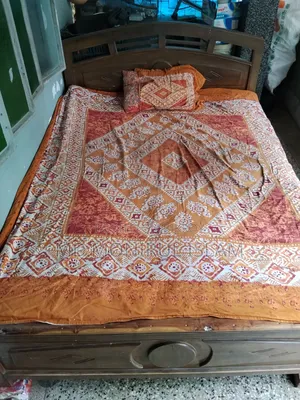 Bed 5 feet * 6 feet