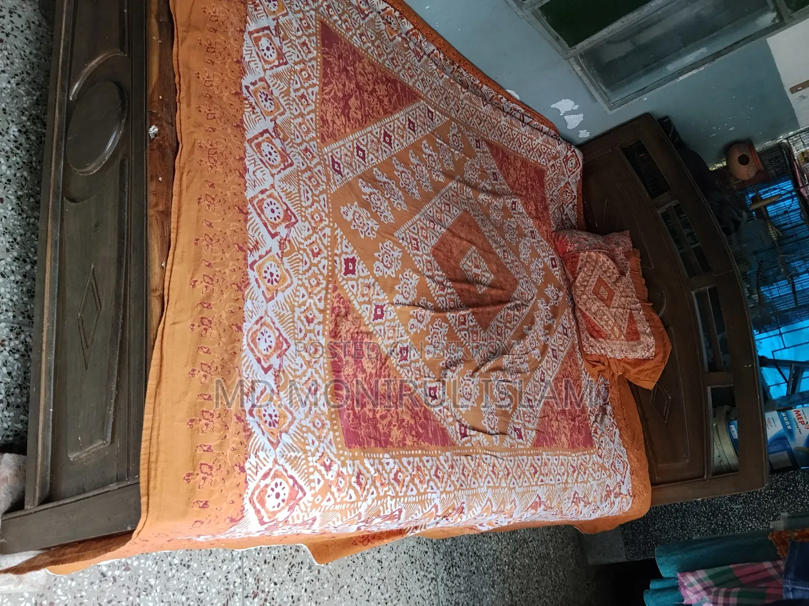 Bed 5 feet * 6 feet