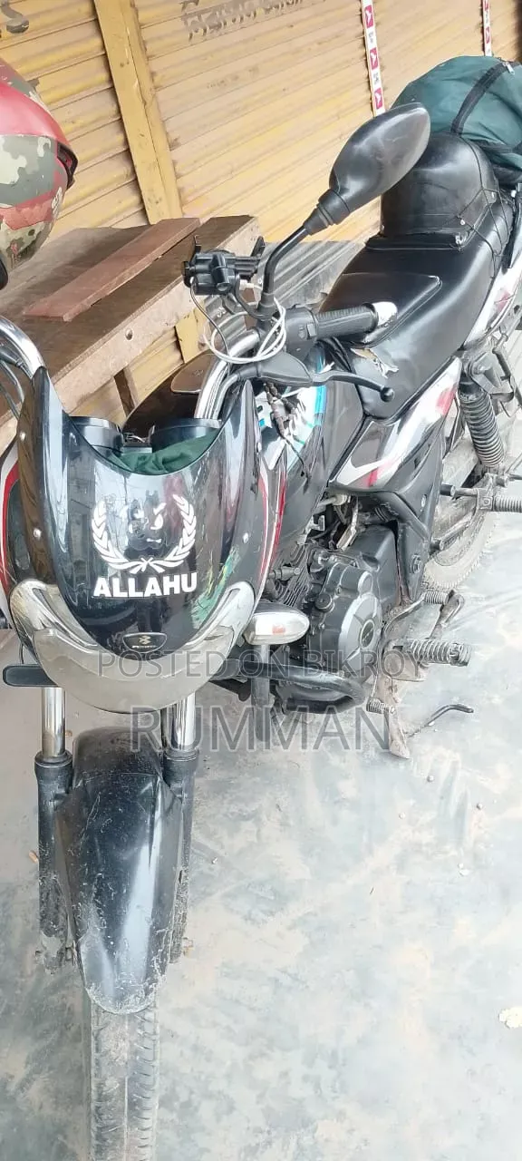 বাজাজ ডিসকভার ১০০ ২০১২ কালো