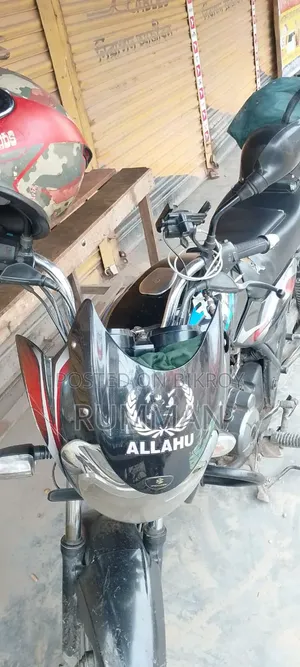 বাজাজ ডিসকভার ১০০ ২০১২ কালো