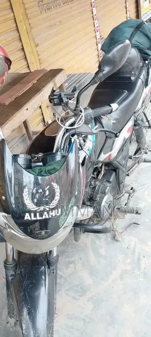 বাজাজ ডিসকভার ১০০ ২০১২ কালো
