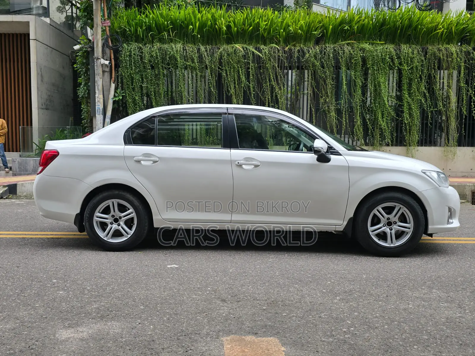 Toyota Axio 1.3 X 2WD 2013 White