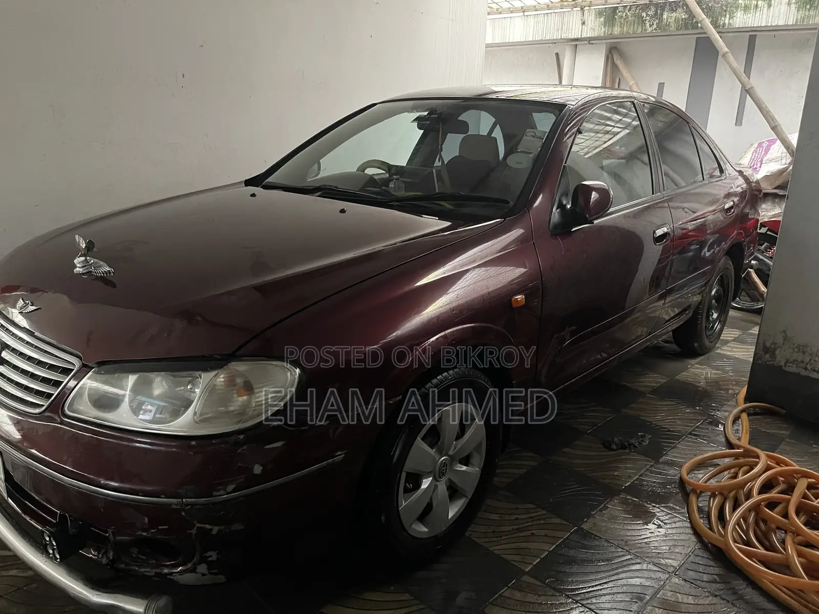 Nissan Sunny 2005 Maroon