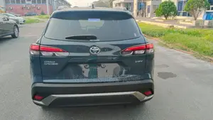 টয়োটা করোলা ক্রস ২০২৫ গ্রে