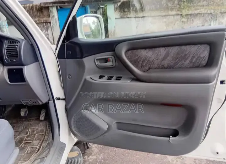 নতুন টয়োটা ল্যান্ড ক্রুজার ৭৯ সিরিজ ২০০২ অফ হোয়াইট