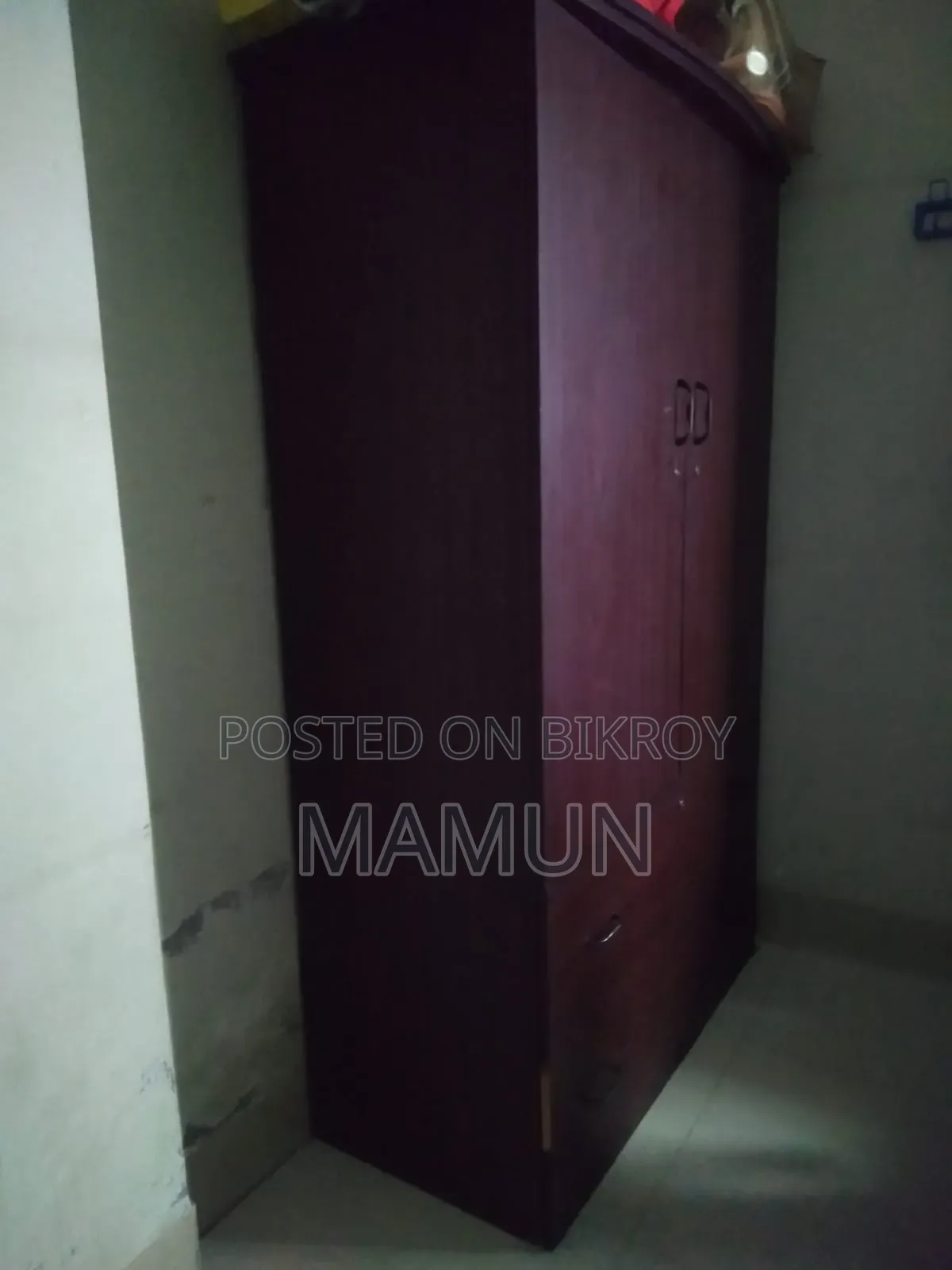 ঘরের আসবাব পত্র