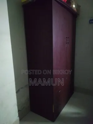 ঘরের আসবাব পত্র