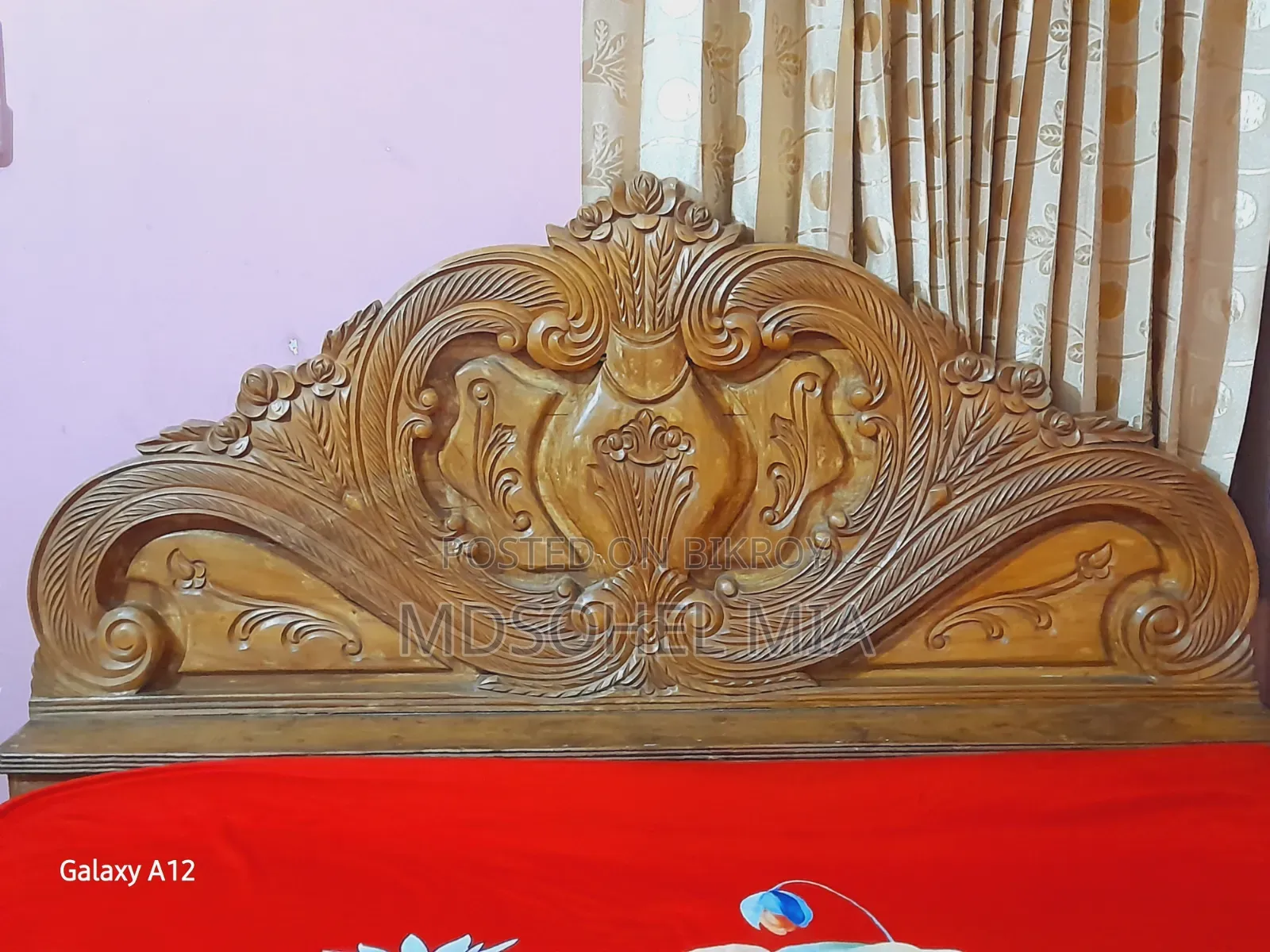 চিটাগাং সেগুন খাট, জাজীম ও তোশক সহ বিক্রি হবে।