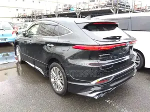 টয়োটা হ্যারিয়ার ২০২১ কালো