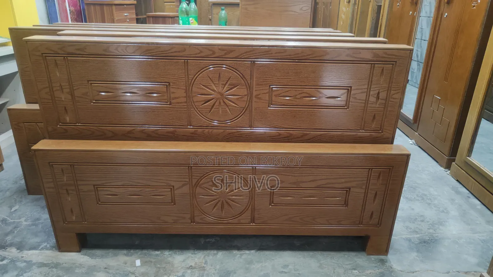কেনাডিয়ান উড/বিনয়ার এর খাট