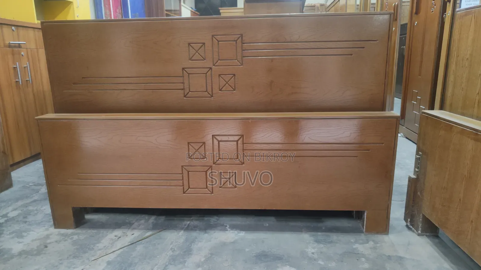 কেনাডিয়ান উড/বিনয়ার এর খাট