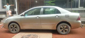টয়োটা করোলা ২০০৫ গোল্ড
