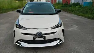 Toyota Prius 2022 Pearl