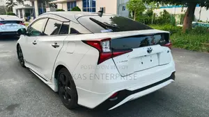 Toyota Prius 2022 Pearl