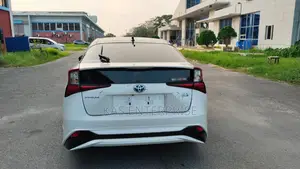 Toyota Prius 2022 Pearl