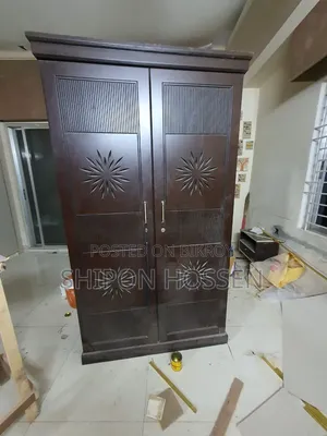 একটি খাট ৫ ফিট বাই ৭ ফিট আর একটি আলমারি ২ পাল্লার পারটেক্স বোড এর