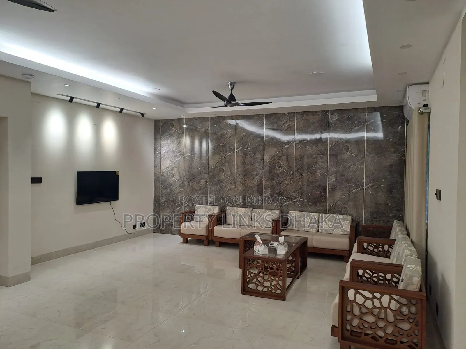 গুলশানে ভাড়ার জন্য ফার্নিশড ৩ বেডরুমের অ্যাপার্টমেন্ট