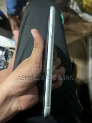 Apple iPhone 11 64 GB