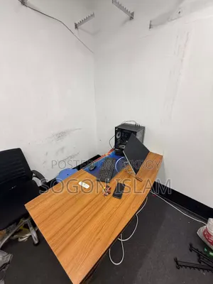 The table is in absolutely fresh condition, need WhatsApp number