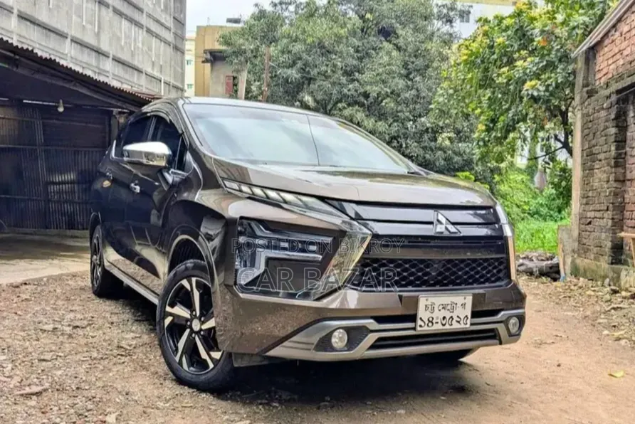 মিতসুবিশি এক্সপ্যান্ডার আল্টিমেট ২০২২ বাদামী