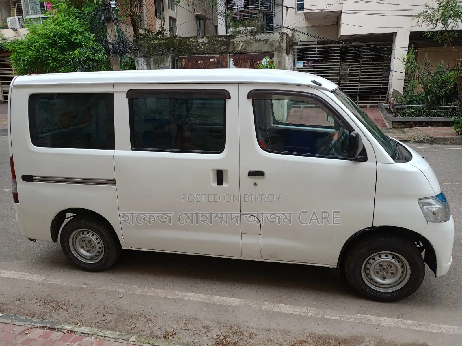 Toyota Noah 2011 White