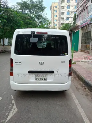 Toyota Noah 2011 White