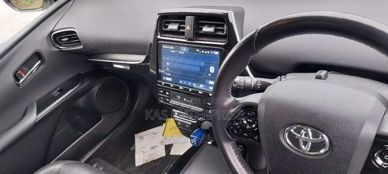 Toyota Prius 2021 White