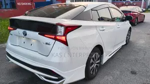 Toyota Prius 2021 White