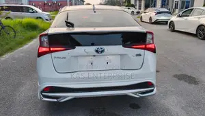 Toyota Prius 2021 White