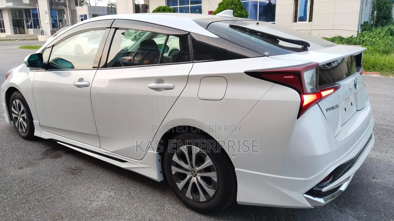 Toyota Prius 2021 White