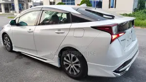 Toyota Prius 2021 White