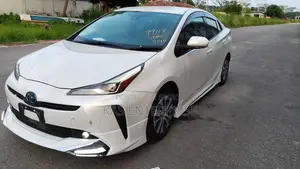 Toyota Prius 2021 White