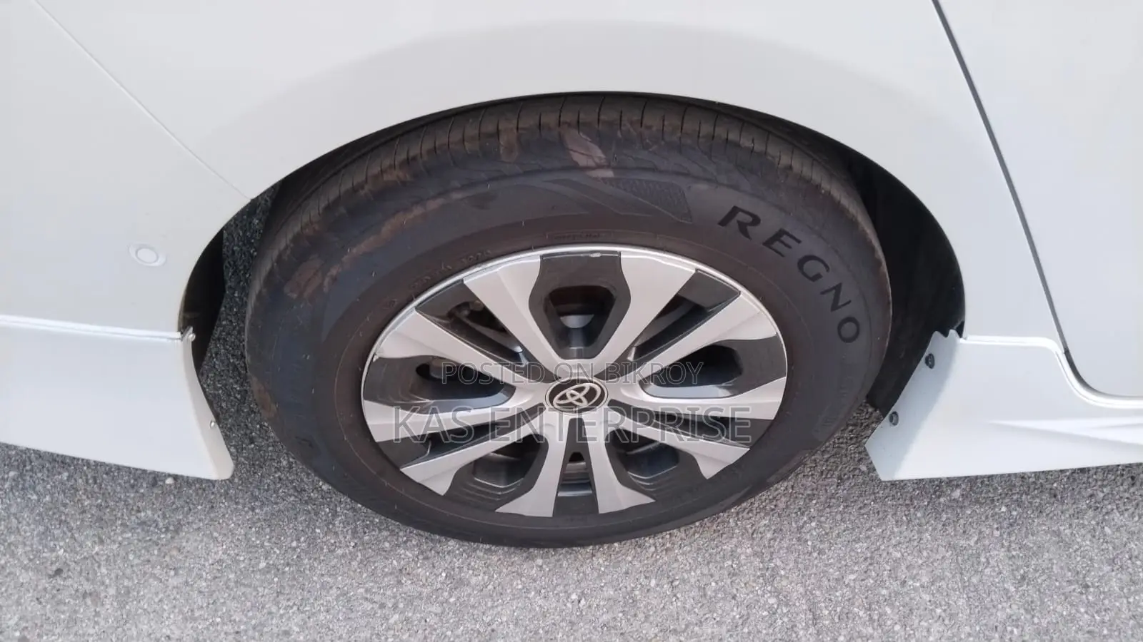 Toyota Prius 2021 White
