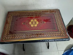 পড়া বা খাবার পরিবেশনের টেবিল