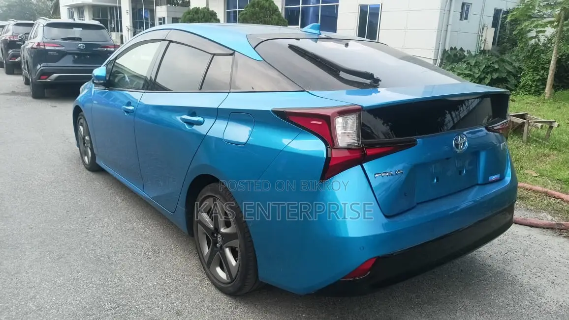 Toyota Prius 2021 Blue