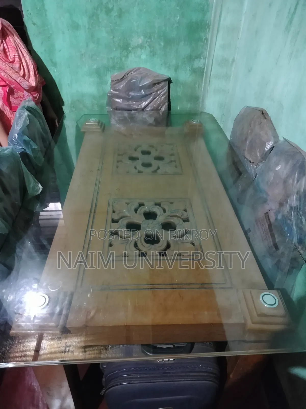 ৬ চেয়ারসহ গ্লাস টপ ডাইনিং টেবিল সেট বিক্রি হবে