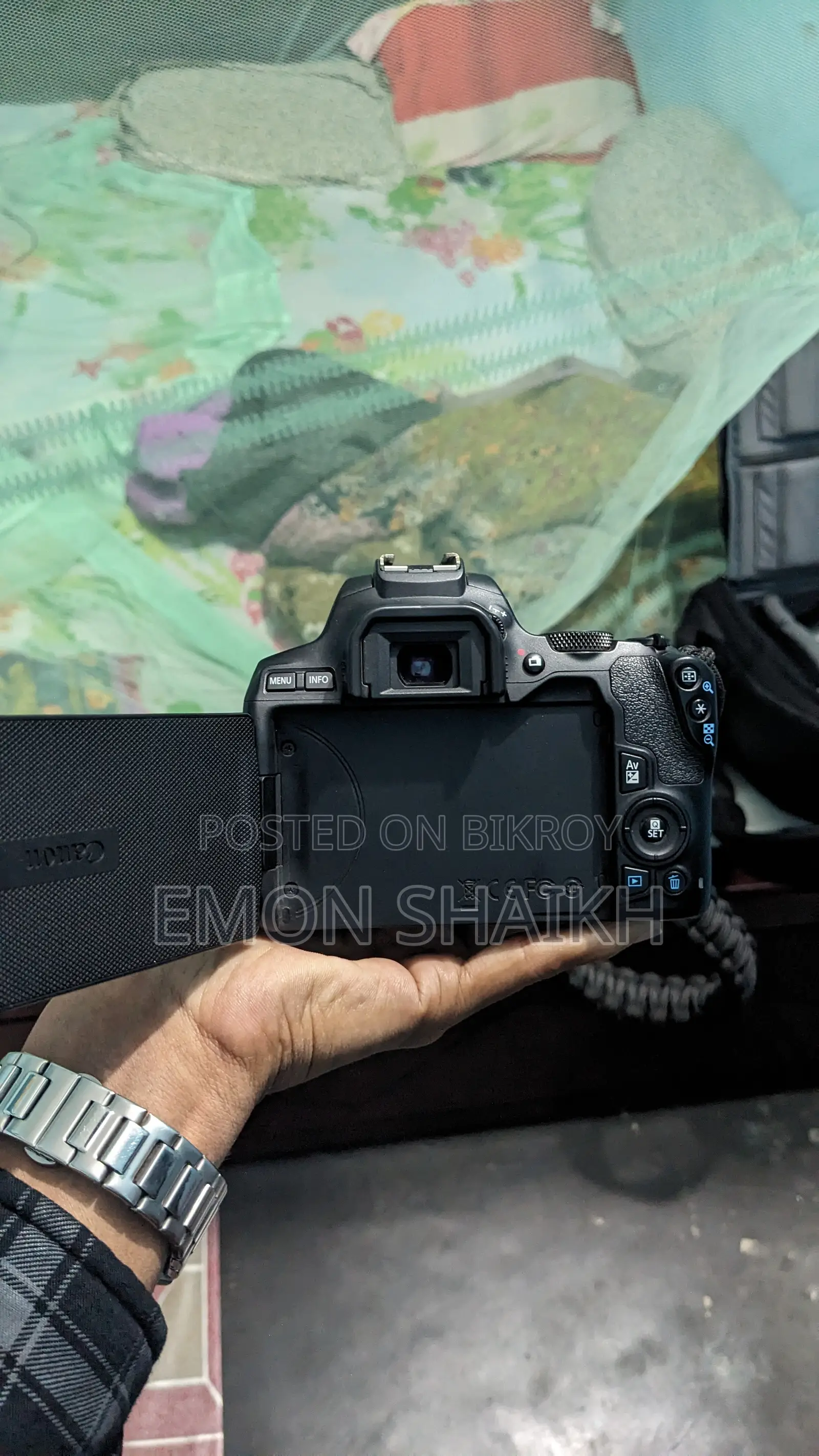 Cannon 250D or 200D Mark Ii