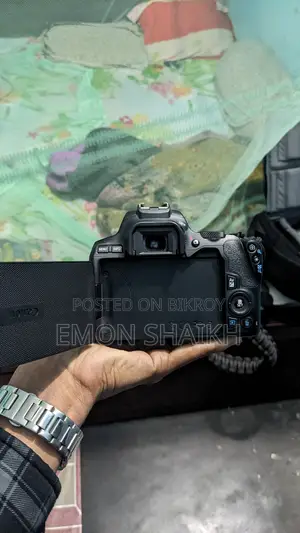 Cannon 250D or 200D Mark Ii
